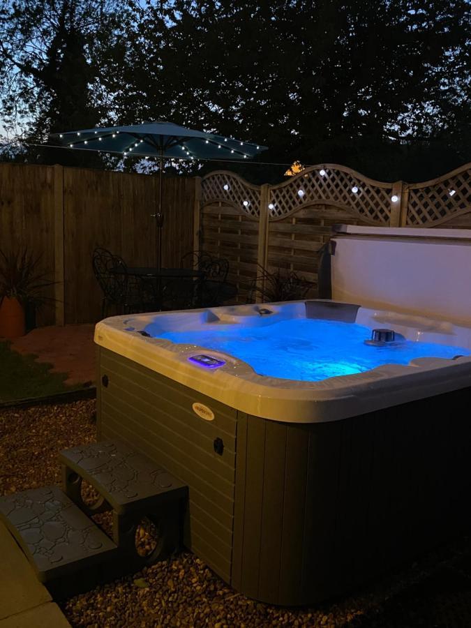 Saving Grace With Private Hot Tub Villa Bawdeswell Luaran gambar
