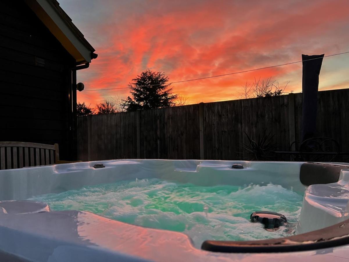 Saving Grace With Private Hot Tub Villa Bawdeswell Luaran gambar